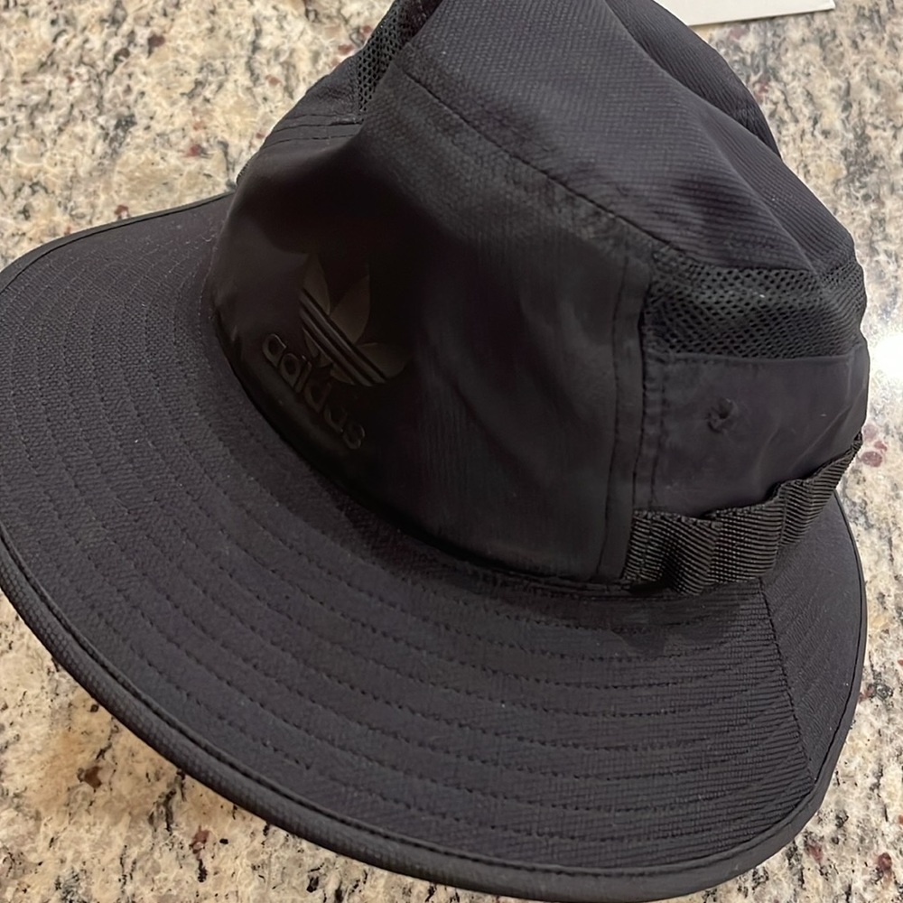 Adidas black unisex u originals  adjustable bucket hat